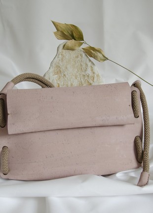 Natural cork crossbody bag Kumotori in blush color4 photo