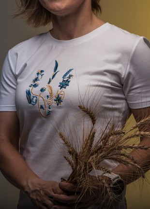 Women's t-shirt with embroidery "Picturesque trident" white3 photo