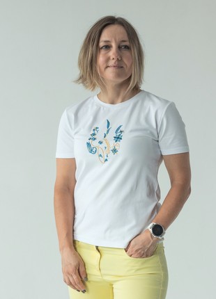 Women's t-shirt with embroidery "Picturesque trident" white