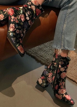 Demi-season ankle boots with flower print3 photo