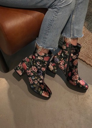 Demi-season ankle boots with flower print4 photo