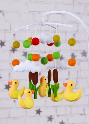 Musical baby mobile with bracket, Baby mobile "Yellow ducks"1 photo