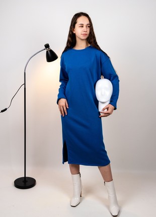 Comfortable dress, two-thread knit.