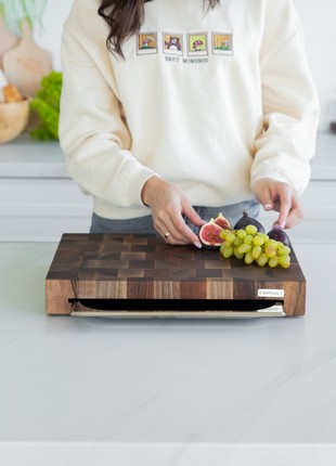 Walnut cutting board with tray5 photo