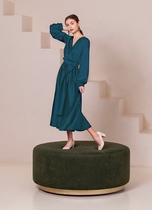Elegant silk midi dress in emerald color3 photo