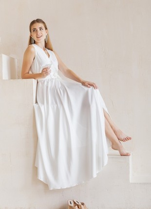 A luxurious milk-colored dress made of royal satin3 photo
