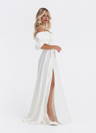 Minimalist wedding dresses with puffy sleeves4 photo