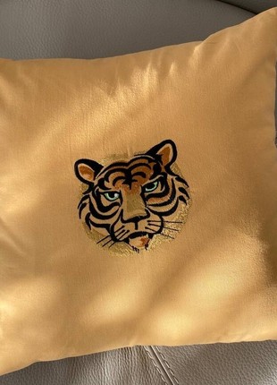 Decorative pillow Tiger 40*402 photo